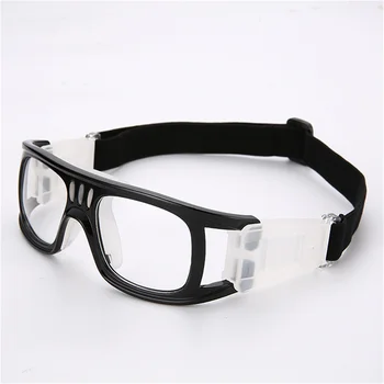 Точки могат да бъдат снабдени с очила за тренировки късогледство PC Full Frame За игри с топка на открито, като например баскетбол и футбол